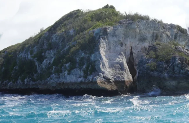 Blow Hole Cay, Staniel Cay and Thunderball Grotto