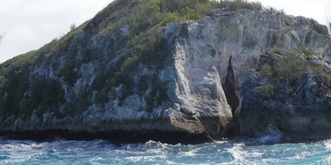 Blow Hole Cay, Staniel Cay and Thunderball Grotto